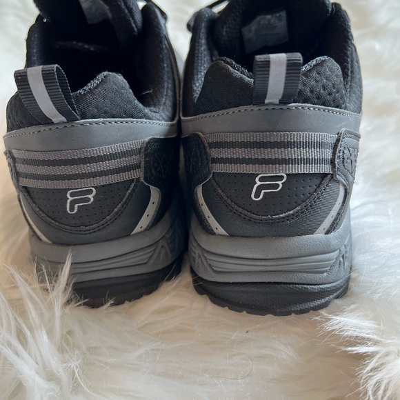 Men’s black Fila sneakers size 10 - Picture 5 of 7